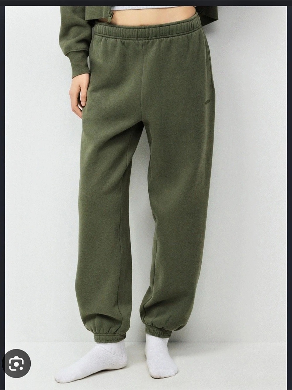 Aritzia Tna Cozy Fleece Mega Sweatpant Green size small